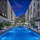 Fachada_del hotel_City_Express_“Suites”_by_Marriott_Cancun_Aeropuerto_Riviera